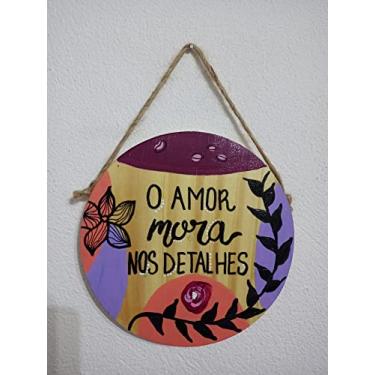 Imagem de Placa Artesanal Decorativa - O amor mora aqui