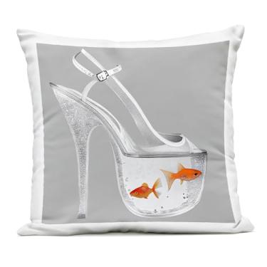 Imagem de Stupell Industries Sparkle Fish Fashion Goldfish Almofada estampada ao ar livre, design por Sasha
