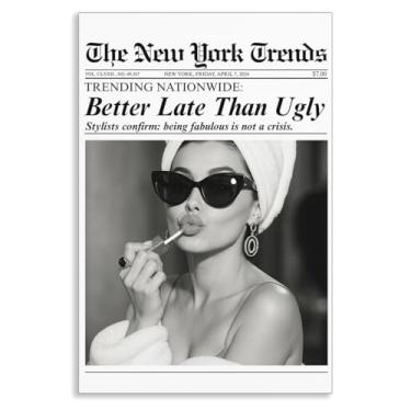 Imagem de Arte de parede em tela de jornal, citação engraçada Better Late Than Ugly Aesthetic, decoração de parede de banheiro feminino preto e branco, vintage, elegante, glamour, feminino, dormitório