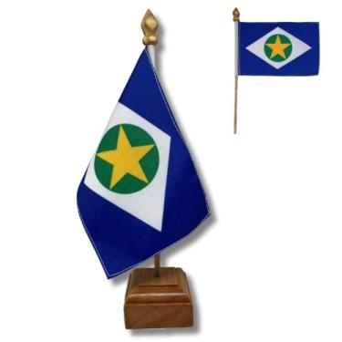 Imagem de Bandeira de Mesa Elegance Mato Grosso, Decorativa, Dupla Face, Multicolorido, 19x30cm, Base e Haste em Madeira Natural, Tecido Oxford, para Escritório, Eventos e Decoração