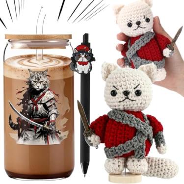 Imagem de LemonRoad 6 peças de presentes para amantes de gatos para mulheres, presentes temáticos de gato samurai, copo de vidro, copo de crochê, animais, canetas esferográficas, fita ráfia, caixa de grama para