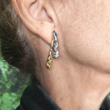 Imagem de Brinco Lótus com Mix de Banhos Ouro 18k e Ródio Branco