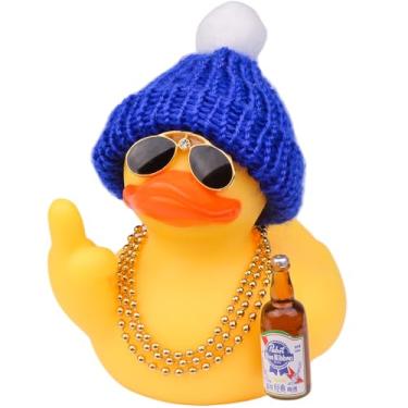 Imagem de MuMyer Patos de borracha para painel de carro, decorações de véspera de Natal, enfeite de carro de pato de borracha com chapéu de malha acessório legal, óculos de sol, colar, 9 cm