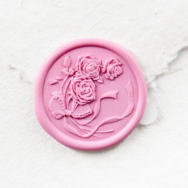 Imagem de Nuvretk 25 adesivos de lacre de cera feitos à mão - Design de nó floral rosa 3D, selos autoadesivos para convites, envelopes e embalagens (rosa)