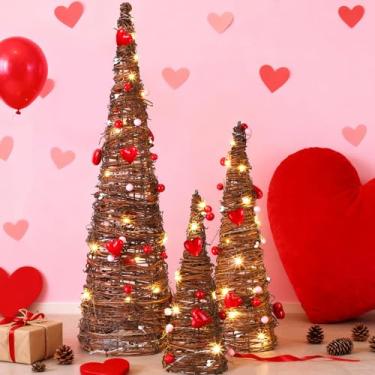Imagem de Jenaai Árvore de mesa de vime iluminada de dia dos namorados - 61 cm, 40 cm, 30 cm, cone de vime, com frutas vermelhas, decoração romântica pré-iluminada com luzes de LED e moldura de metal para