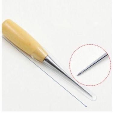 Imagem de Agulhão Furador de tecido manual com cabo de madeira - Armarinhos Beab