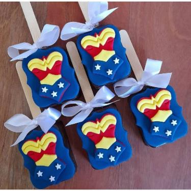 Imagem de Cortador Mulher Maravilha Roupa Modular Tamanho 5Cm