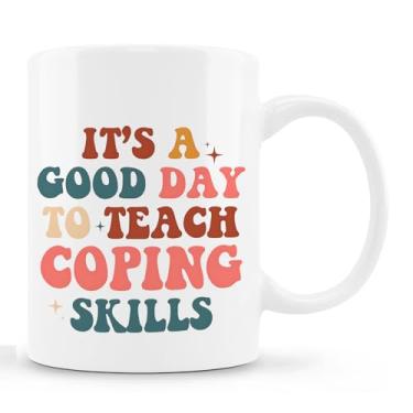 Imagem de Zomhix Caneca de terapeuta de saúde mental, xícara de café de cerâmica para professores de educação especial, presentes de psicólogo para conselheiro escolar, It's a Good Day to Teach Coping Skills