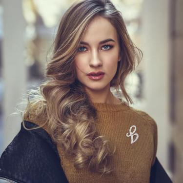 Imagem de Broche de letra para mulheres broches de cristal elegantes broches vinage brilhantes clássicos alfinetes de lapela para festa de casamento dança banquete vestido terno camisa joias