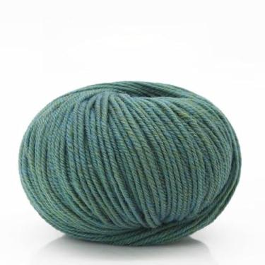 Imagem de Bolas de fio de lã premium para tricô e crochê à mão - fio de artesanato macio para suéteres, chinelos, chapéus e projetos (verde escuro)