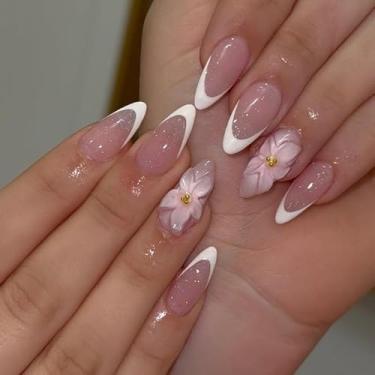 Imagem de Unhas postiças curtas médias amêndoas brancas francesas com design de flores 3D pérolas cobertura completa cola em bastão falso artificial em unhas de acrílico para uso diário, 24 peças