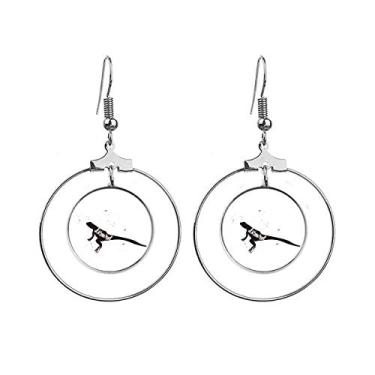 Imagem de Brincos de lagarto em preto e branco com argola pendurada, joia circular