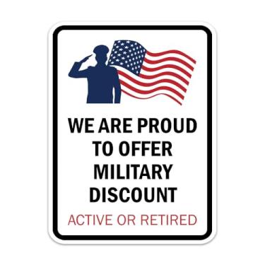 Imagem de Portrait Round Plus Temos orgulho de oferecer um desconto militar: placa de porta ou parede ativa ou aposentada Honor Veterans with Military Signs | Orgulho dos EUA | Placas de gratidão e desconto de