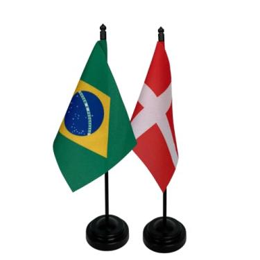 Imagem de Kit Bandeiras de Mesa Brasil e Dinamarca, Base e Haste em Plástico Preto, Tecido Oxford, Uma Face