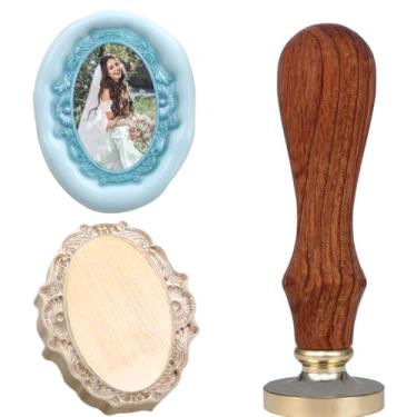 Imagem de VSECUON Carimbo de lacre de cera oval em relevo 3D, cabeça de latão removível com alça de madeira, moldura de foto, carimbo de cera para convites de casamento, álbuns, cartas, presente de Natal