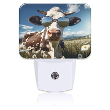 Imagem de Uiaoiais Vaca legal com óculos de sol, luzes noturnas, luz noturna de vaca fofa conectada à parede, sensor do crepúsculo ao amanhecer para crianças, meninas, meninos, mulheres, homens, quarto