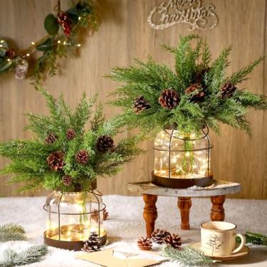 Imagem de Knitgrip Conjunto de 2 palhetas de pinha de Norfolk de Natal com vaso de vidro, ramo de pinha, decoração de mesa artificial, haste de Norfolk, vaso de luzes transparentes para centros de mesa