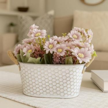 Imagem de Vaso Decorativo com Mini Margaridas Artificiais na cor lilás, Alumínio Texturizado Branco, 10x9x10 cm