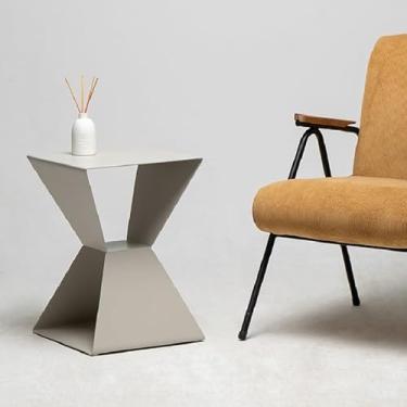 Imagem de Mesa lateral de metal minimalista sala de estar sofá canto vários quartos armazenamento de cabeceira lateral moldura de mesa criativa requintada e durável mesa de café para sala de estar (cor: cinza)