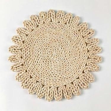 Imagem de HSYHKDSY Jogo americano de flor de tecido redondo casco de milho natural/jacinto de água jogo americano de palha de tecido para mesa de jantar (flor 2 30 cm b)