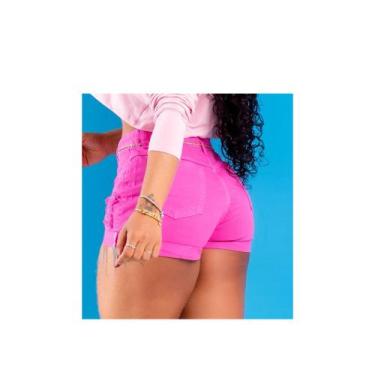 Imagem de shorts com cordão na cintura para adicionar um toque estiloso e ter um