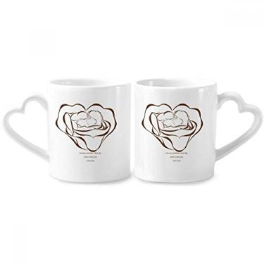 Imagem de Conjunto de canecas de porcelana para casal com desenho de Dia dos Namorados Rose Love com alça de coração