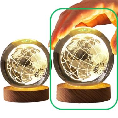 Imagem de Luminária Led de Mesa Bola de Cristal Vidro 3d Base Madeira Decoração Enfeite Leitura Presente (G - 8cm de diâmetro, Globo Terrestre)
