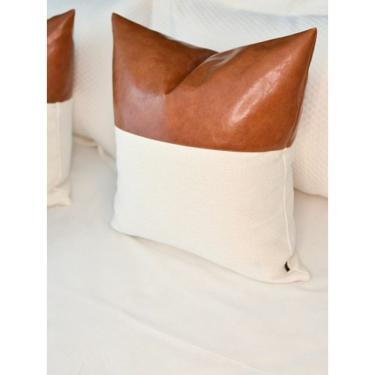Imagem de Almofada Couro e Linhão Quadrada