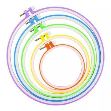 Imagem de Kit Bastidores Coloridos Plastico Para Bordado Com Tarraxa 5 Tamanhos 