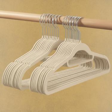 Imagem de Cabide de Veludo Slim Adulto Bege para Roupas, Kit com 20 Unidades, 42 cm x 22,5 cm, Ultrafino Antideslizante para Roupas Delicadas e Organização de Closet