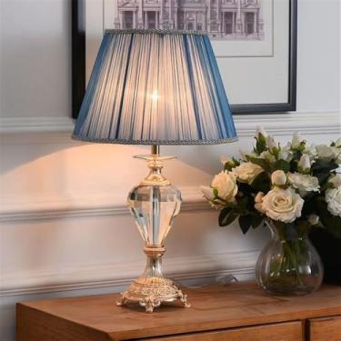 Imagem de Luminária de mesa contemporânea de cristal LED, estilo europeu, com design artístico em tecido, ideal para sala de estar, escritório, casa de campo, hotel, quarto ou mesa de cabeceira (Estil