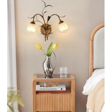 Imagem de Arandelas de parede vintage com flores e cúpula de vidro verde em formato de tulipa, em latão, com fiação elétrica e interruptor. Ideais para hall de entrada, sala de estar, escritório ou so