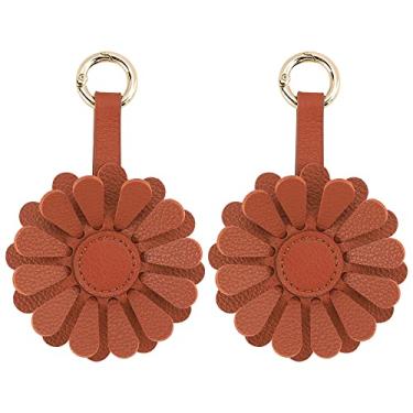 Imagem de URIZZD Chaveiro Air Tag para Apple Airtags, 2 pacotes de capas com etiqueta de ar de flor, capa de couro para AirTags para bolsa/carteira/animais de estimação/crianças/viagem (marrom)