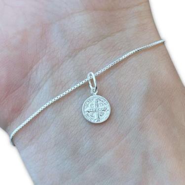 Imagem de Pulseira Veneziana Feminina com Pingente Medalha São Bento Prata 925 L