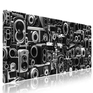 Imagem de Wknoon. Mouse pad extragrande para jogos e escritório (80 cm x 30 cm) – Design de montagem de coleção de câmera retrô, tapete de mesa premium antiderrapante XXL com bordas costuradas duráveis