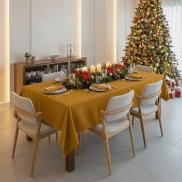 Imagem de Este conjunto de toalha de mesa de duas peças mede 2,00 x 1,40 metros e é feito de tecido Oxford premium com bordas reforçadas(Amarelo Ouro)