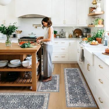 Imagem de Conjunto de tapetes de cozinha com 4 peças com corredor – Tapetes laváveis antiderrapantes para pia, entrada, corredor, banheiro – Tapetes florais macios e finos Boho de pelo baixo, decoração de casa