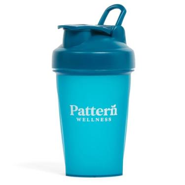 Imagem de Pattern Wellness Garrafa coqueteleira e tampa de plástico livre de BPA – 340 g, bola agitadora de aço de grau alimentício para mistura suave de shakes de proteína e muito mais, vedação à prova de
