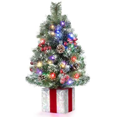 Imagem de Brightever Pequena árvore de Natal, mini árvore de Natal com 50 luzes LED multicoloridas, base de caixa de presente exclusiva, pequena árvore de Natal operada por bateria para mesa, pinha e frutas