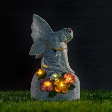 Imagem de GKWRZXBK Estátua de anjo solar, decoração de jardim ao ar livre, estatueta de fada peculiar com detalhes florais vibrantes, durável e resistente ao clima
