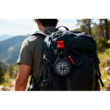 Imagem de 1 mini bússola de sobrevivência à prova d'água com mosquetão, guia de direção de clipe de liga de zinco 2 em 1, suporte de chaveiro, gancho e kit de emergência, ferramentas para acampamento ao ar