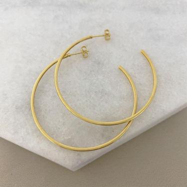Imagem de Brinco Argola Coração com Detalhes Torcidos Banhado a Ouro