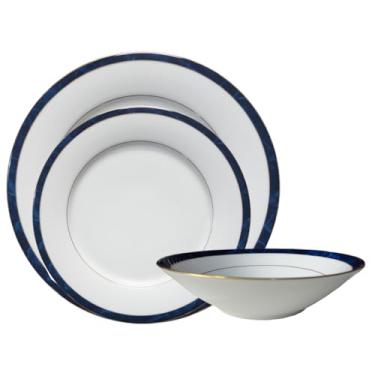 Imagem de Jogo de jantar em porcelana de da marca japonesa Noritake Composto por 18 peças, sendo 6 pratos rasos, 6 pratos fundos e 6 pratos de sobremesa.