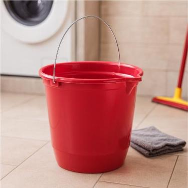 Imagem de Balde Plástico 8 Litros com Bico Direcionador e Alça de Ferro Reforçad