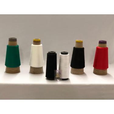 Imagem de Kit 4 Fios de Overloque, 2 Linhas Retas e 1 Agulha de Overloque - Kore