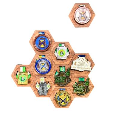 Imagem de Portas medalhas Amadeirado para corrida conquistas futebol mountain bike ciclismo judo karate