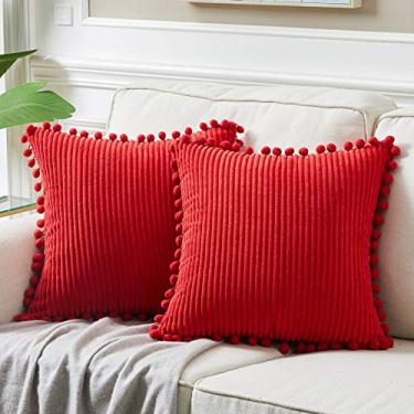 Imagem de Fancy Homi Conjunto de 2 capas de almofada decorativas vermelhas 35 x 35 cm com pompons para sofá-cama, decoração de casa boho, casa de fazenda moderna, capa de almofada fofa de veludo cotelê de