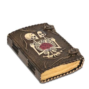 Imagem de Diário de couro de casal de esqueleto gótico – diário vintage feito à mão com cadeado | Livro de feitiços de Halloween, caderno de bruxaria, diário de escrita assustador, decoração gótica escura e