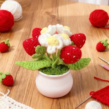 Imagem de Planta em vaso de morango de crochê com duas cabeças, design de três flores, flores artificiais feitas à mão vermelhas e verdes para decoração de mesa de estudo, para dia dos professores e estação