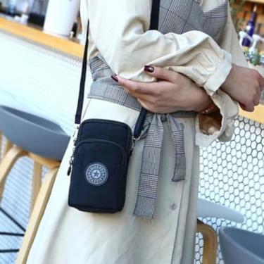 Imagem de 1 bolsa tiracolo feminina estilosa, manga para garrafa de água, pode guardar cartões e chaves, acessório unissex para academia transversal.